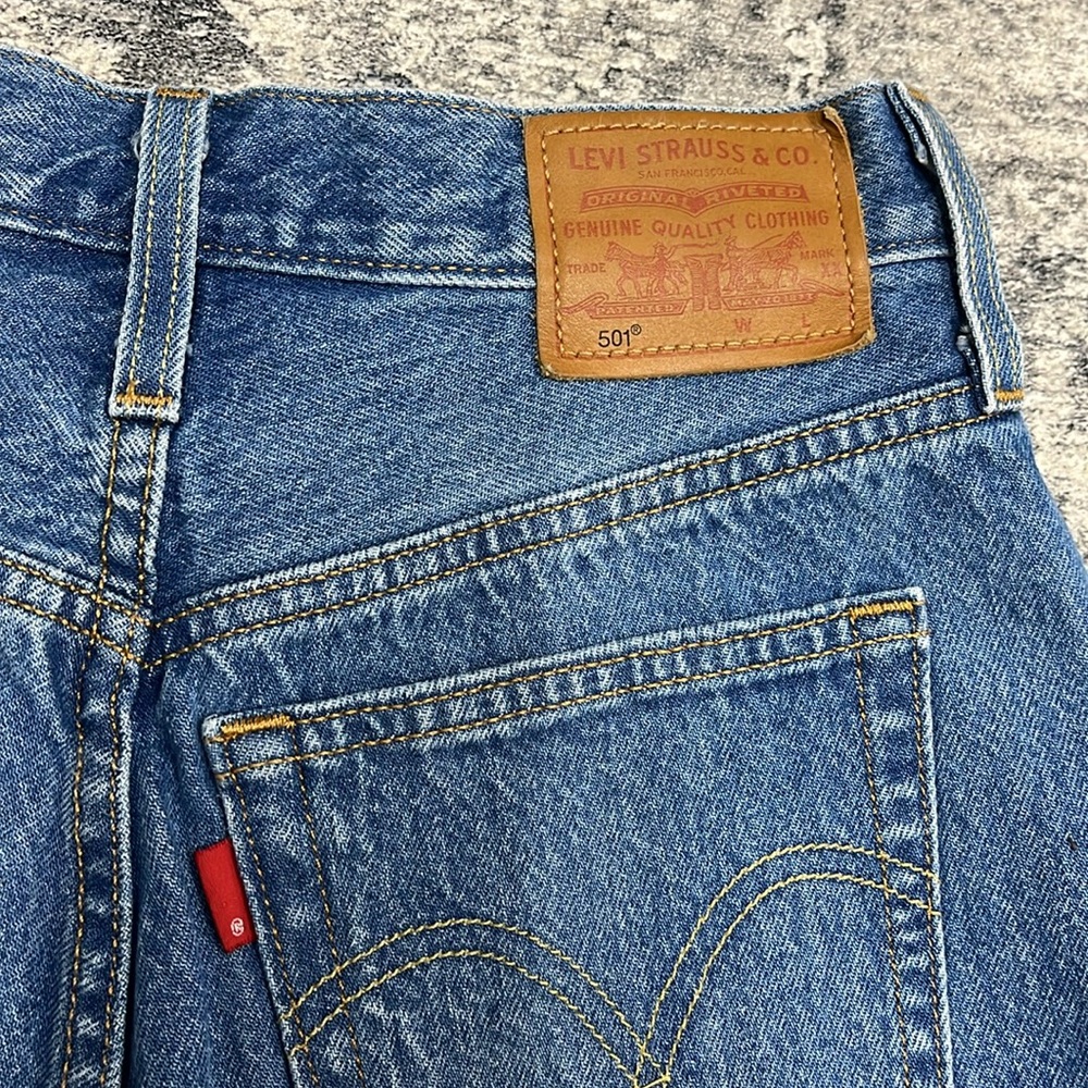 Levi’s 501 Jean Shorts - Picture 3 of 6